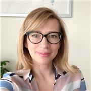 Laureata in Economia e Commercio e commercialista, offre lezioni on line per alunni delle scuole medie inferiori e superiori